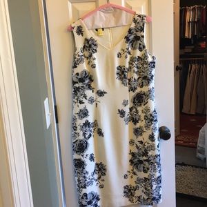 Gorgeous dress just in time for the holidays!